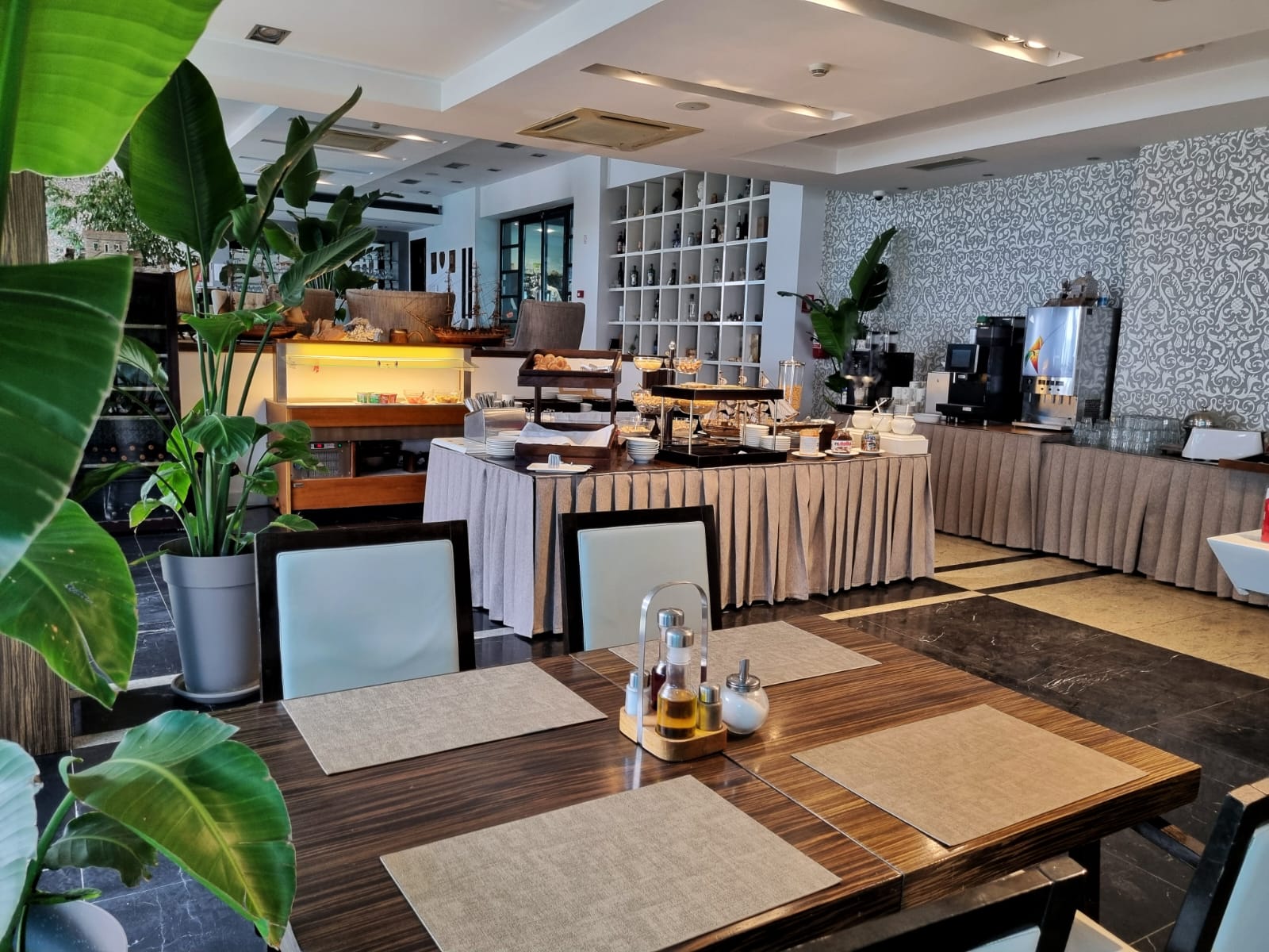 Restaurant 001