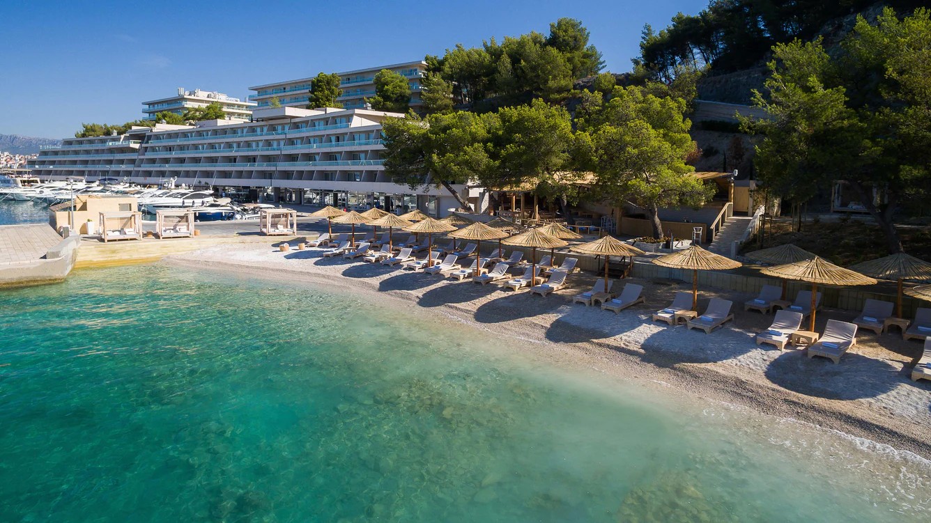 spumd gooshter beachclub view 3325 hor wide